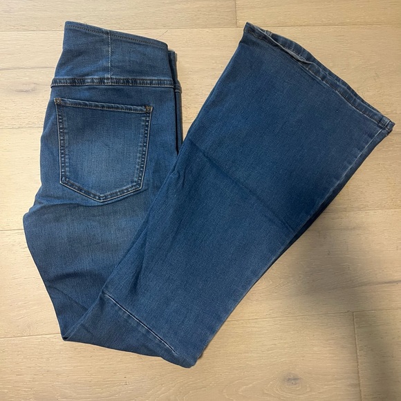 FREE PEOPLE STRETCH FLARES - Picture 6 of 11